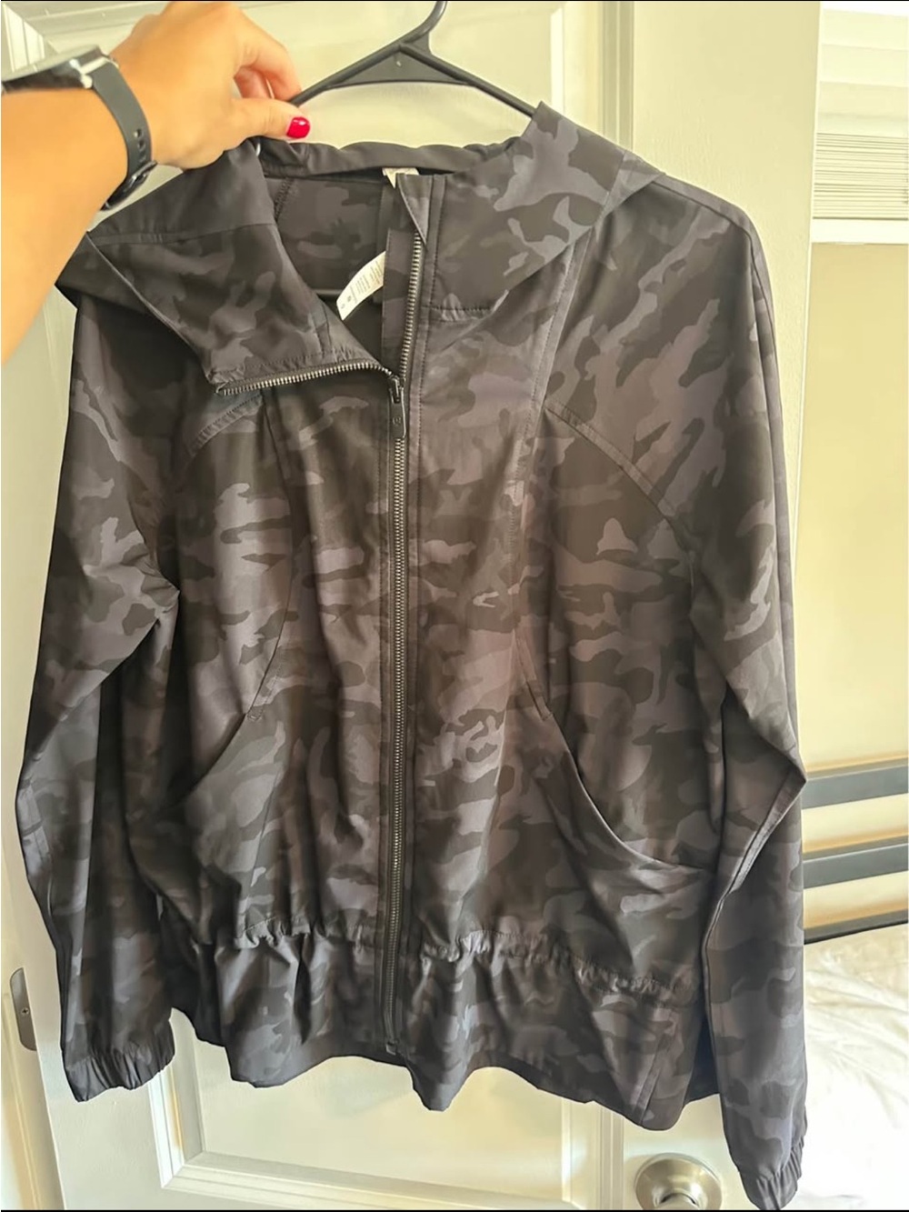 lululemon athletica Women's Hooded Camo Windbreaker - Black/Grey